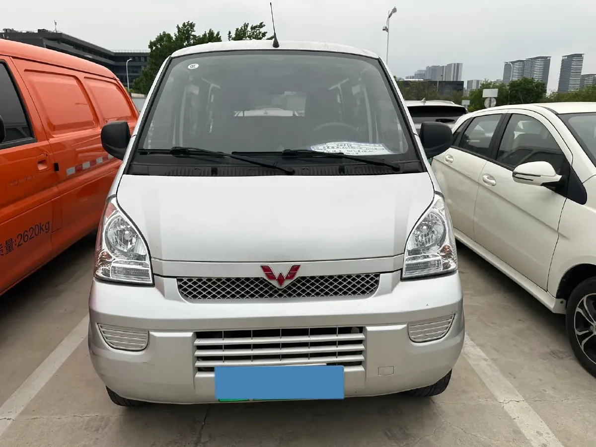 2022 WuLing RongGuang Mini Truck EV BEV 41.5KWH,autocango,china used car exporter,china ev exporter,chinese used car exporter,chinese used ev exporter
