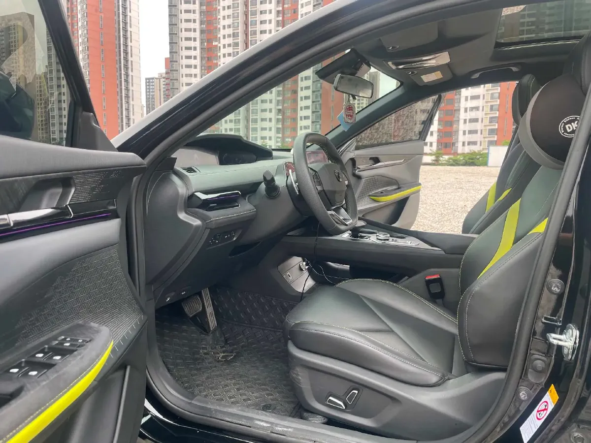 2022 ChangAn UNI-V 1.5T 188HP L4 7DCT,autocango,china used car exporter,china ev exporter,chinese used car exporter,chinese used ev exporter