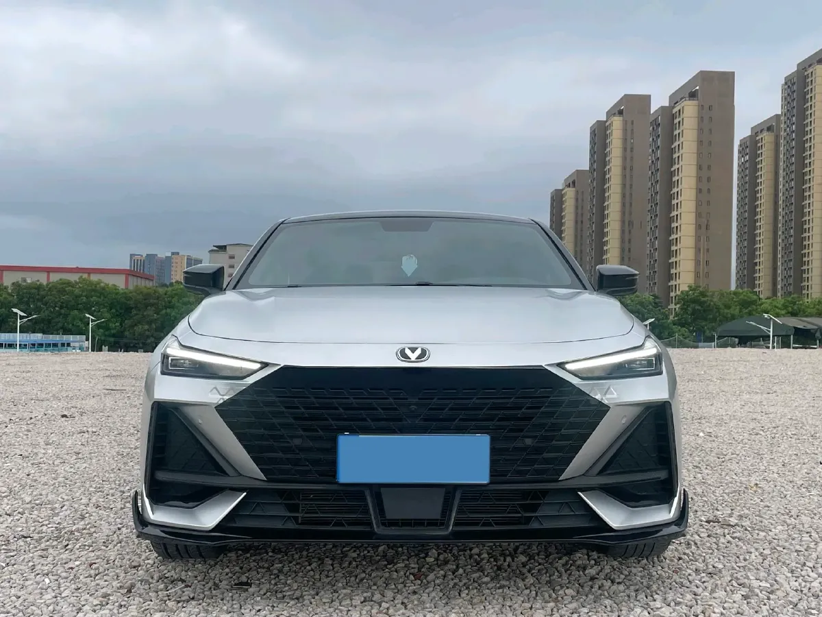 2022 ChangAn UNI-V 1.5T 188HP L4 7DCT,autocango,china used car exporter,china ev exporter,chinese used car exporter,chinese used ev exporter
