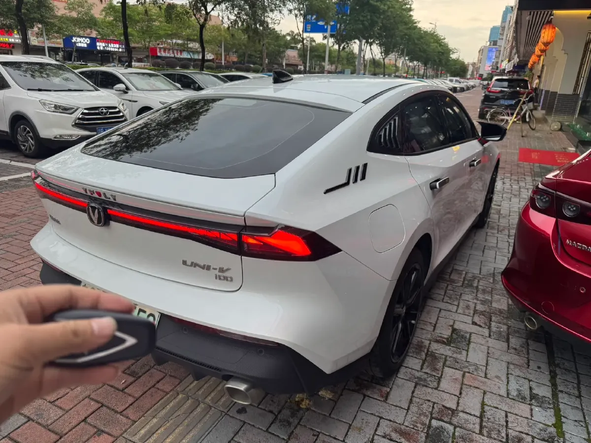 2023 ChangAn UNI-V iDD 1.5T 170HP L4 6TCT PHEV 18.4KWH,autocango,china used car exporter,china ev exporter,chinese used car exporter,chinese used ev exporter