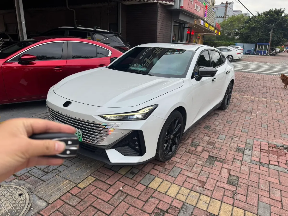 2023 ChangAn UNI-V iDD 1.5T 170HP L4 6TCT PHEV 18.4KWH,autocango,china used car exporter,china ev exporter,chinese used car exporter,chinese used ev exporter