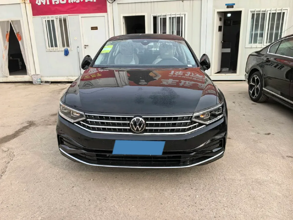 2025 Volkswagen Magotan 2.0T 186HP L4 7DCT,autocango,china used car exporter,china ev exporter,chinese used car exporter,chinese used ev exporter