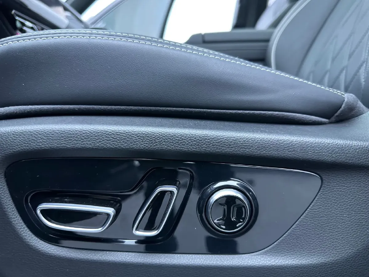 2025 GAC Trumpchi GS8 2.0T 252HP L4 8AT,autocango,china used car exporter,china ev exporter,chinese used car exporter,chinese used ev exporter