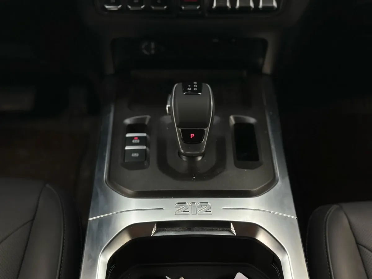 2025 212 212 T01 2.0T 252HP L4 8AT,autocango,china used car exporter,china ev exporter,chinese used car exporter,chinese used ev exporter