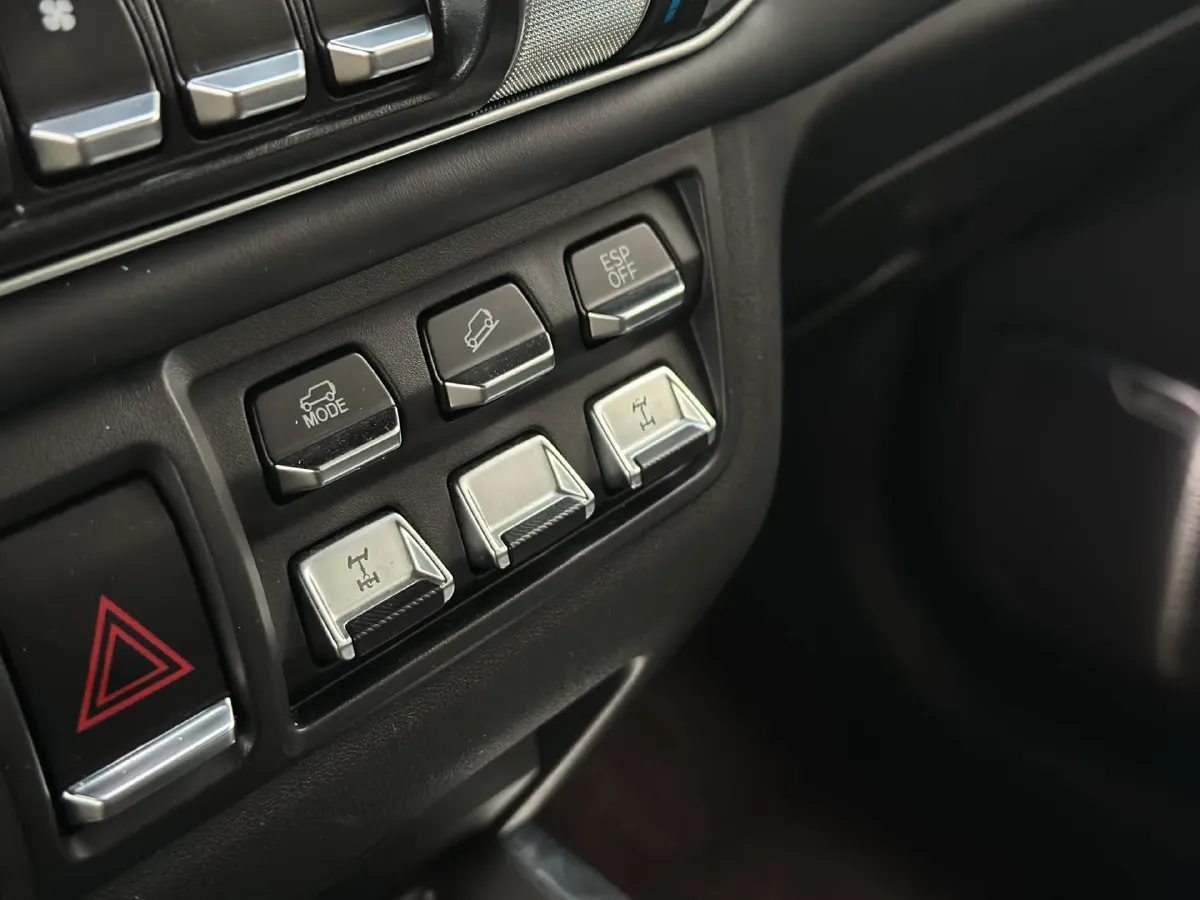 2025 212 212 T01 2.0T 252HP L4 8AT,autocango,china used car exporter,china ev exporter,chinese used car exporter,chinese used ev exporter