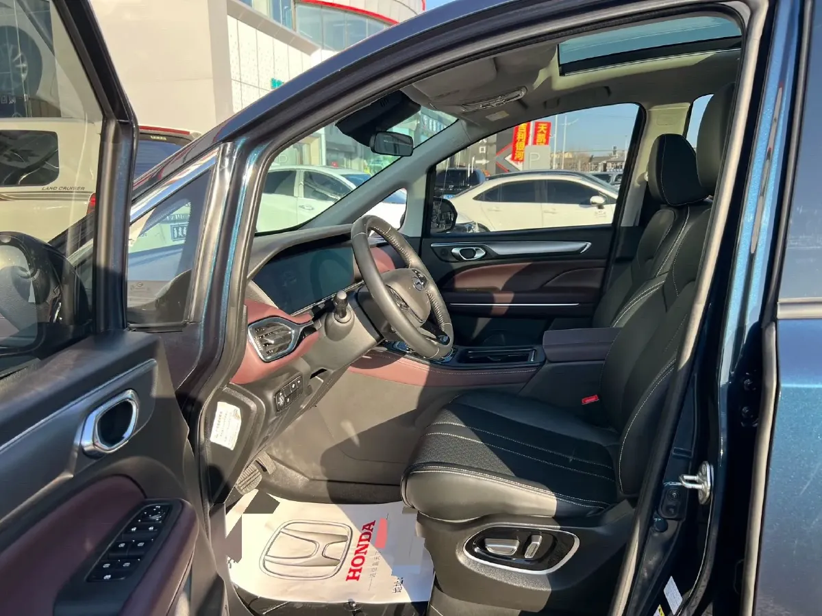 2021 GAC Trumpchi M6 1.5T 169HP L4 7DCT,autocango,china used car exporter,china ev exporter,chinese used car exporter,chinese used ev exporter