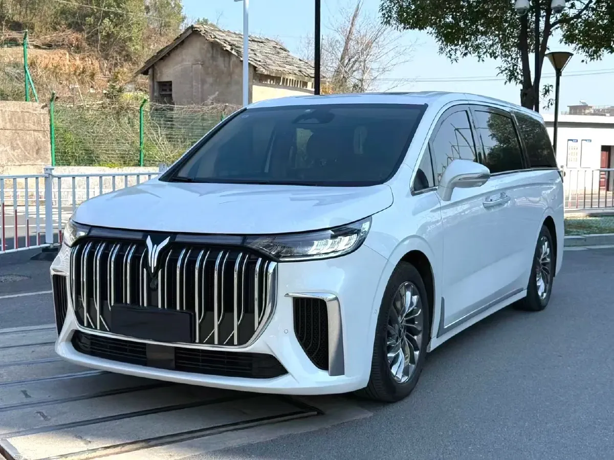 2022 Voyah Dream 1.5T 136HP L4 PHEV 25.57KWH,autocango,china used car exporter,china ev exporter,chinese used car exporter,chinese used ev exporter