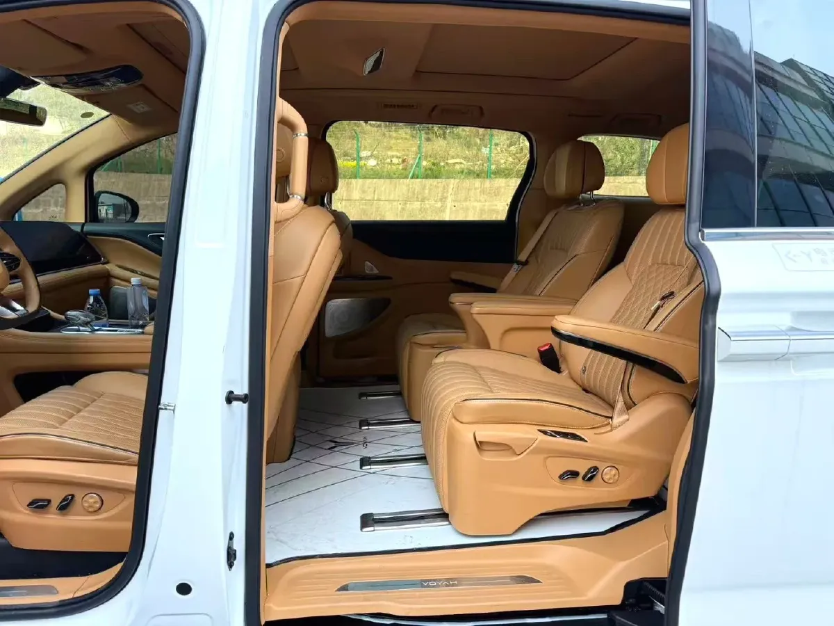2022 Voyah Dream 1.5T 136HP L4 PHEV 25.57KWH,autocango,china used car exporter,china ev exporter,chinese used car exporter,chinese used ev exporter