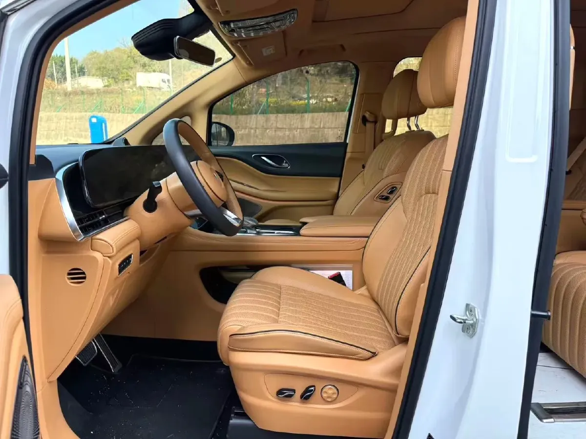 2022 Voyah Dream 1.5T 136HP L4 PHEV 25.57KWH,autocango,china used car exporter,china ev exporter,chinese used car exporter,chinese used ev exporter