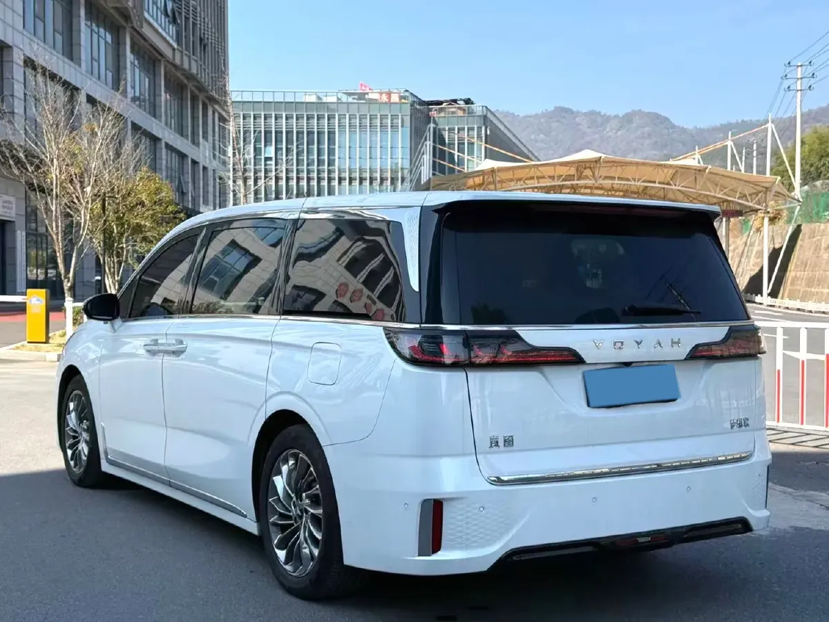 2022 Voyah Dream 1.5T 136HP L4 PHEV 25.57KWH,autocango,china used car exporter,china ev exporter,chinese used car exporter,chinese used ev exporter