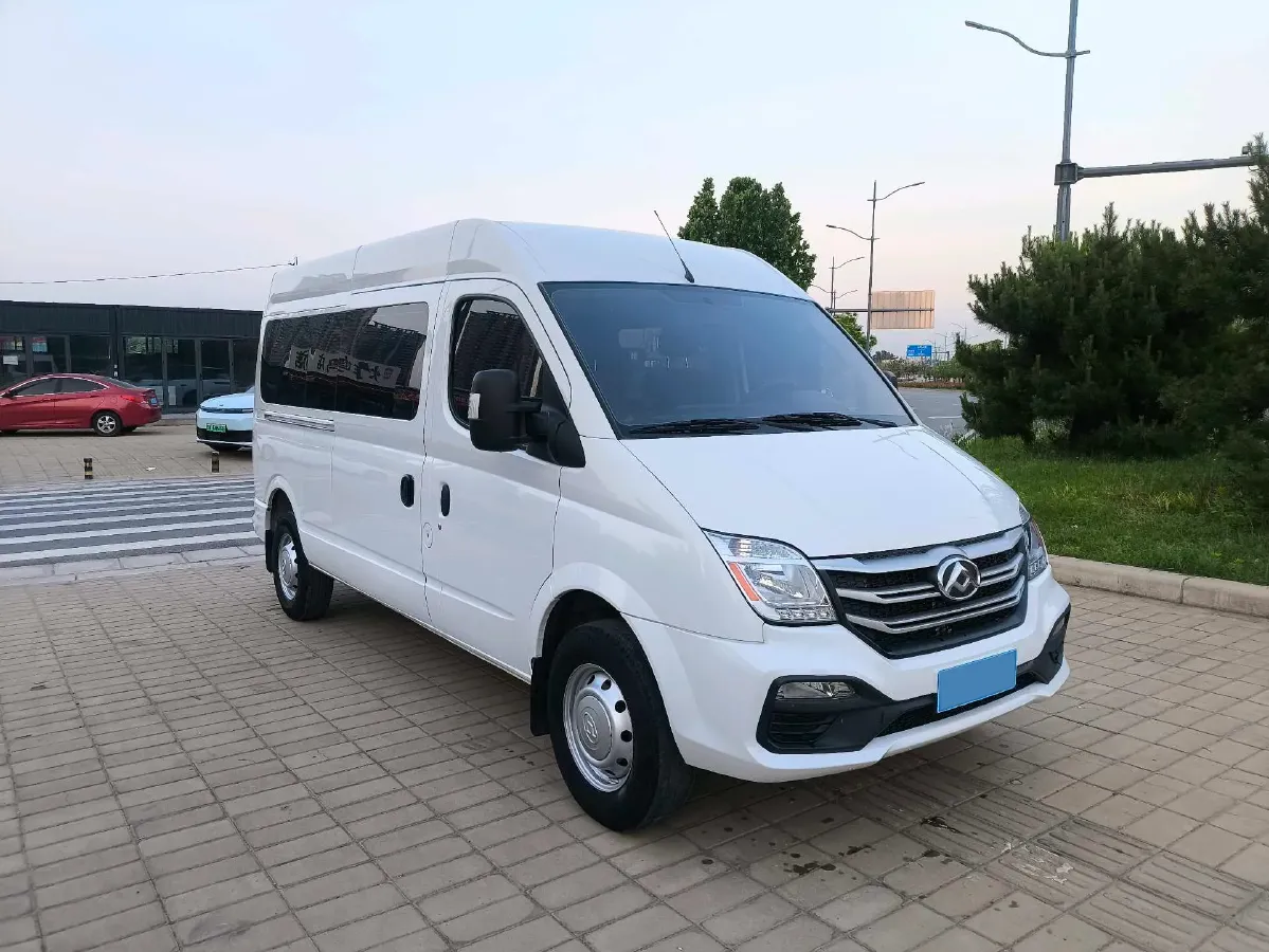 2023 MAXUS XinTu V80 2.0T 127HP L4 6MT,autocango,china used car exporter,china ev exporter,chinese used car exporter,chinese used ev exporter