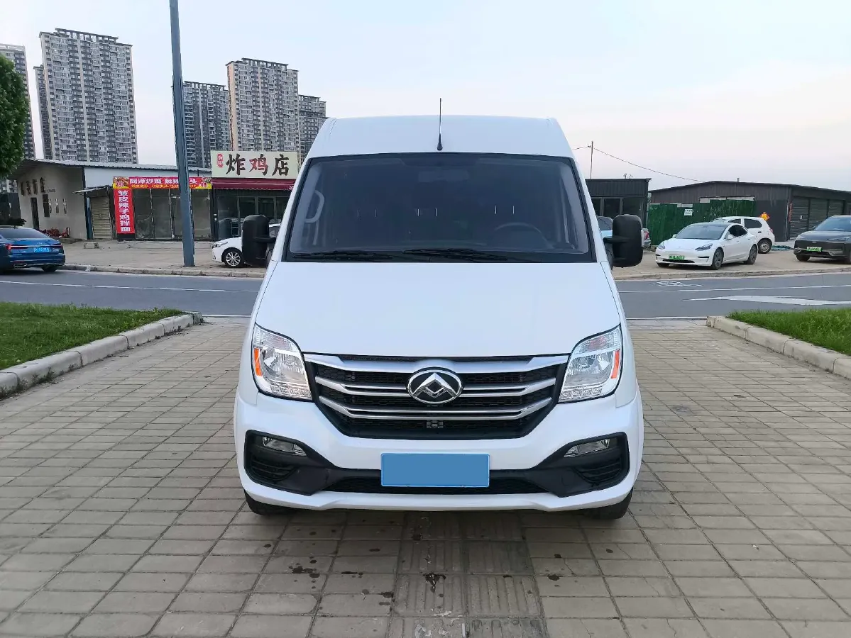 2023 MAXUS XinTu V80 2.0T 127HP L4 6MT,autocango,china used car exporter,china ev exporter,chinese used car exporter,chinese used ev exporter