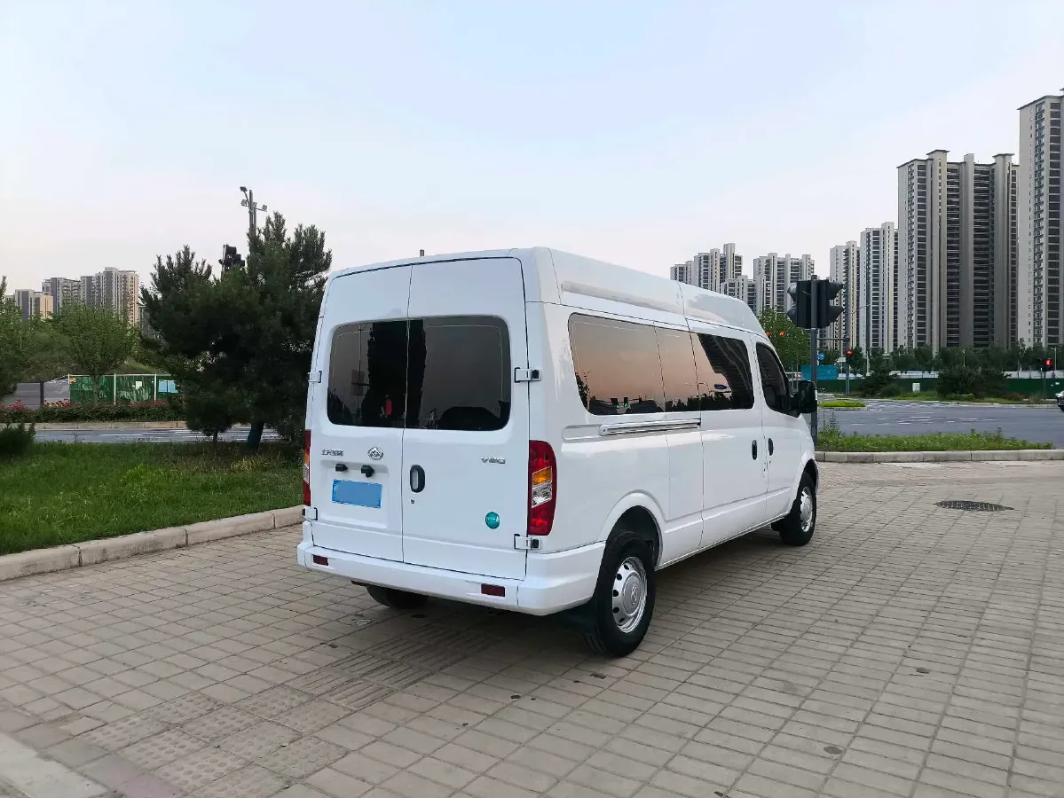 2023 MAXUS XinTu V80 2.0T 127HP L4 6MT,autocango,china used car exporter,china ev exporter,chinese used car exporter,chinese used ev exporter
