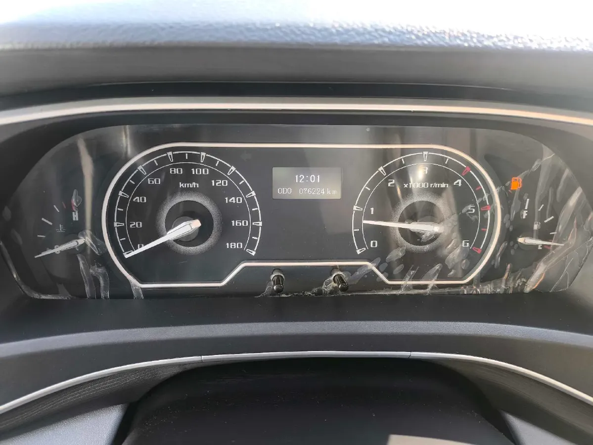 2023 MAXUS XinTu V80 2.0T 127HP L4 6MT,autocango,china used car exporter,china ev exporter,chinese used car exporter,chinese used ev exporter