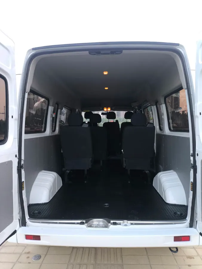 2023 MAXUS XinTu V80 2.0T 127HP L4 6MT,autocango,china used car exporter,china ev exporter,chinese used car exporter,chinese used ev exporter