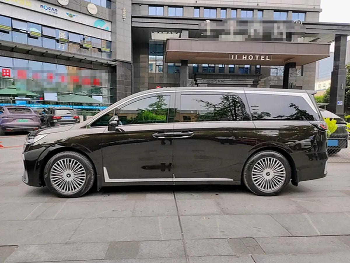 2025 Voyah Dream 1.5T 150HP L4 PHEV 41.7KWH,autocango,china used car exporter,china ev exporter,chinese used car exporter,chinese used ev exporter