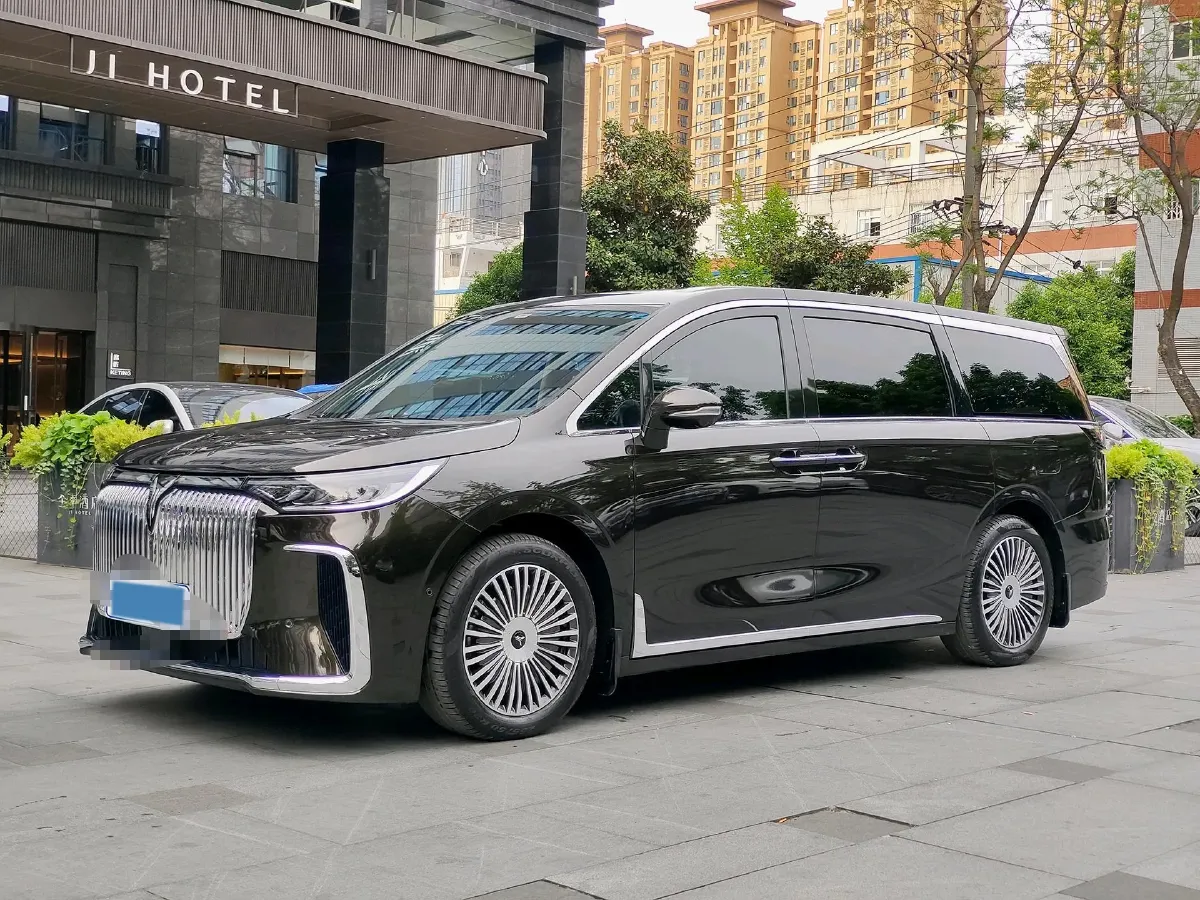 2025 Voyah Dream 1.5T 150HP L4 PHEV 41.7KWH,autocango,china used car exporter,china ev exporter,chinese used car exporter,chinese used ev exporter