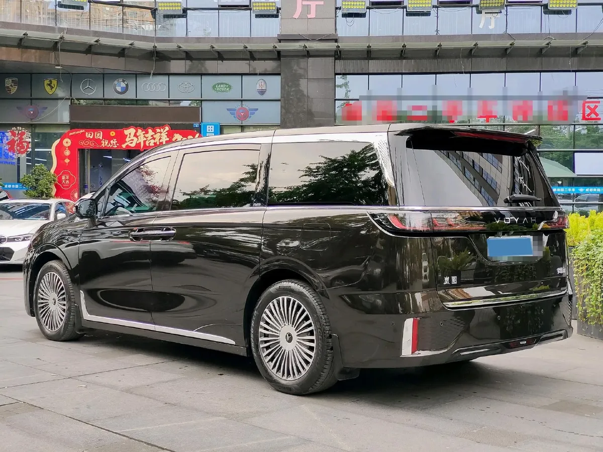2025 Voyah Dream 1.5T 150HP L4 PHEV 41.7KWH,autocango,china used car exporter,china ev exporter,chinese used car exporter,chinese used ev exporter