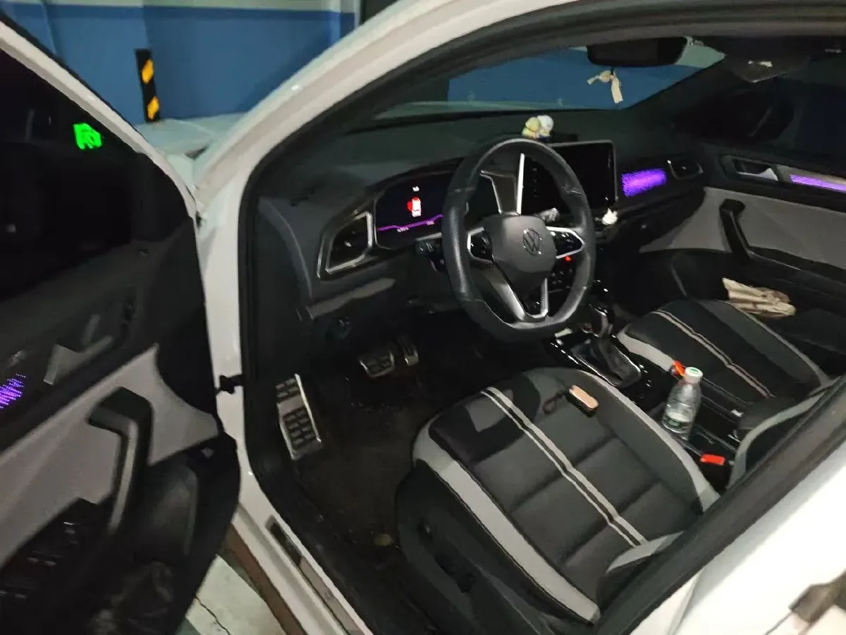 2023 Volkswagen T-Roc 1.5T 160HP L4 7DCT,autocango,china used car exporter,china ev exporter,chinese used car exporter,chinese used ev exporter