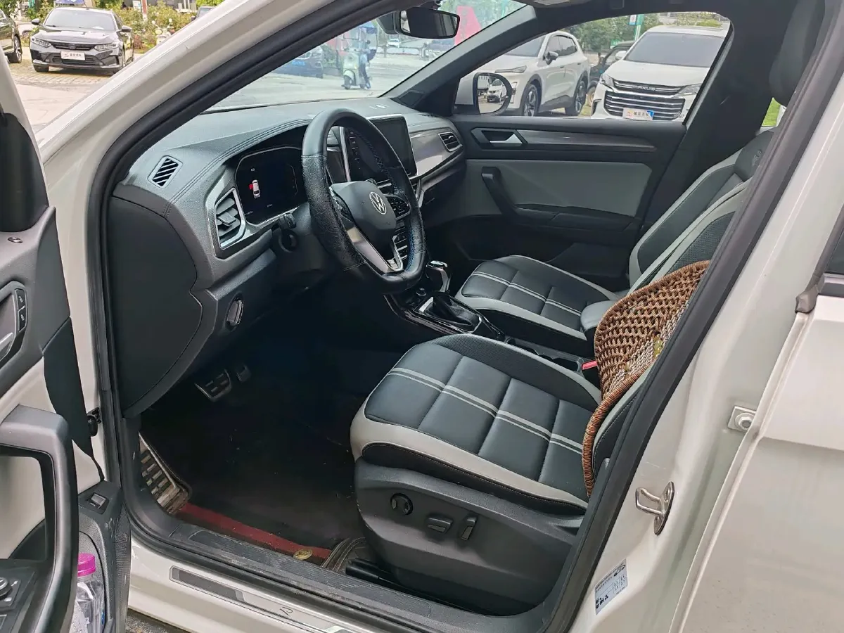 2023 Volkswagen T-Roc 1.5T 160HP L4 7DCT,autocango,china used car exporter,china ev exporter,chinese used car exporter,chinese used ev exporter