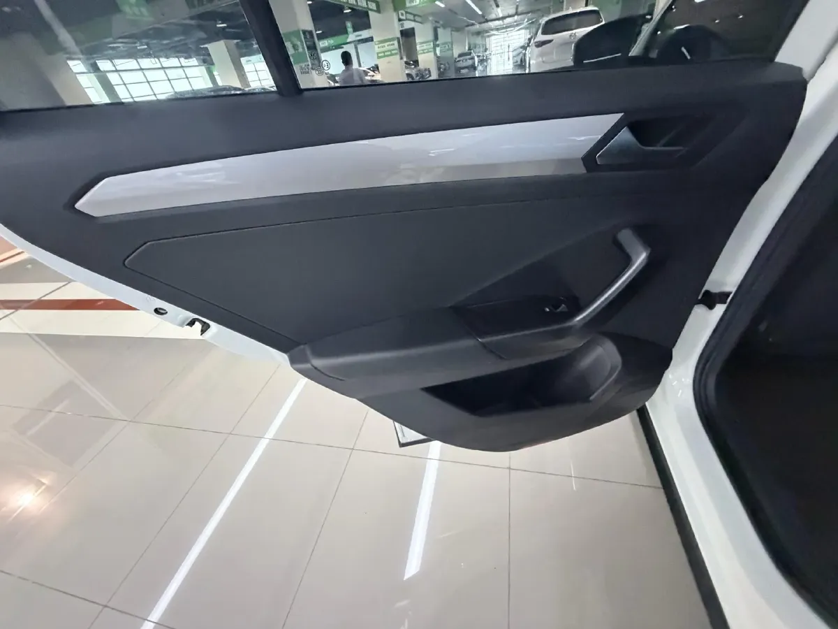 2021 Volkswagen T-Roc 1.4T 150HP L4 7DCT,autocango,china used car exporter,china ev exporter,chinese used car exporter,chinese used ev exporter