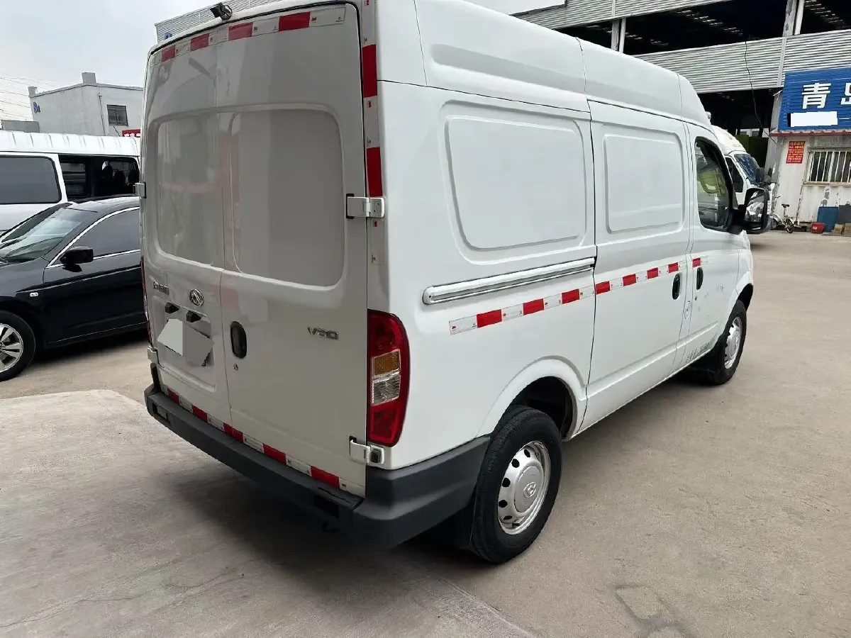 2013 MAXUS XinTu V80 2.5T 136HP L4 5MT,autocango,china used car exporter,china ev exporter,chinese used car exporter,chinese used ev exporter