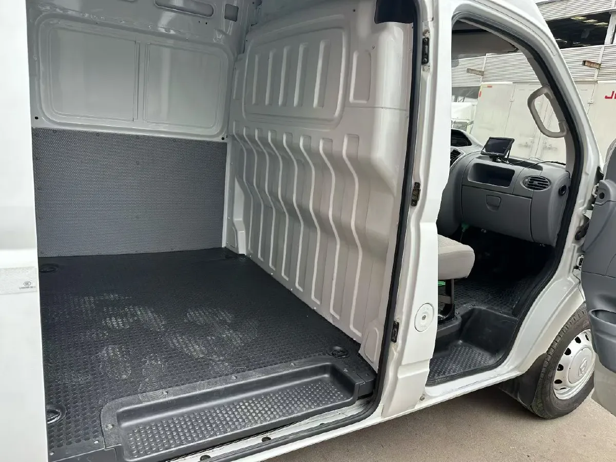 2013 MAXUS XinTu V80 2.5T 136HP L4 5MT,autocango,china used car exporter,china ev exporter,chinese used car exporter,chinese used ev exporter
