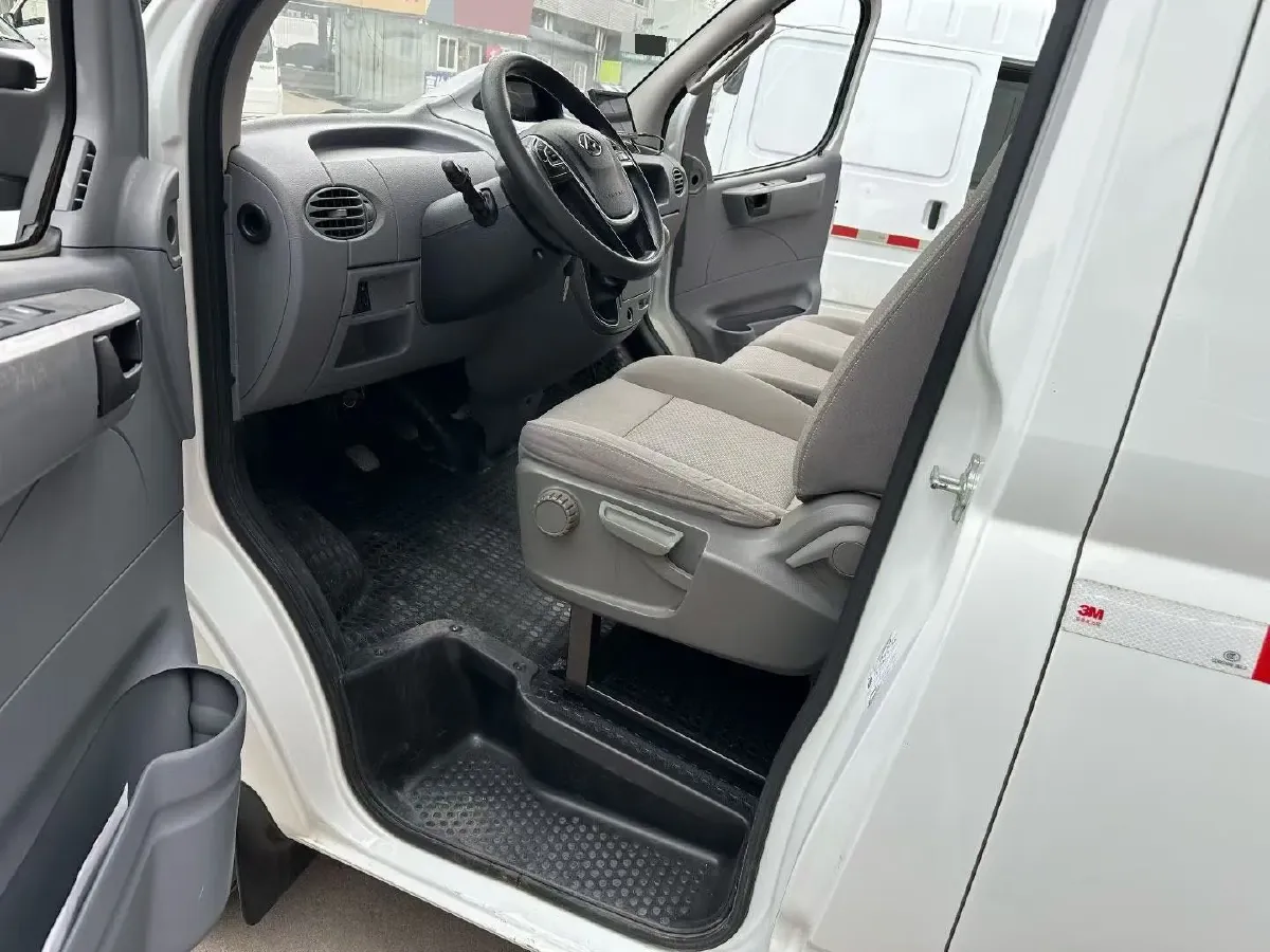 2013 MAXUS XinTu V80 2.5T 136HP L4 5MT,autocango,china used car exporter,china ev exporter,chinese used car exporter,chinese used ev exporter