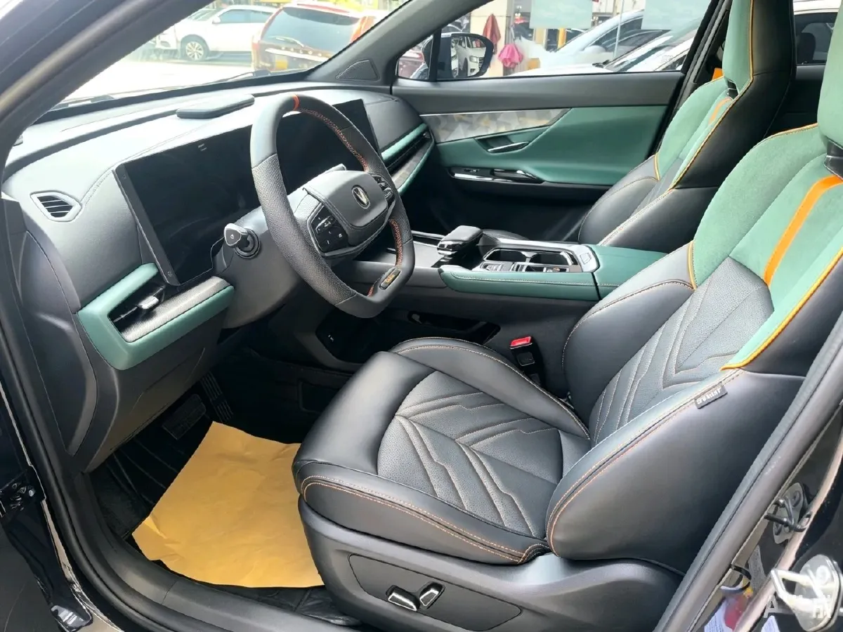 2023 ChangAn UNI-T 1.5T 188HP L4 7DCT,autocango,china used car exporter,china ev exporter,chinese used car exporter,chinese used ev exporter