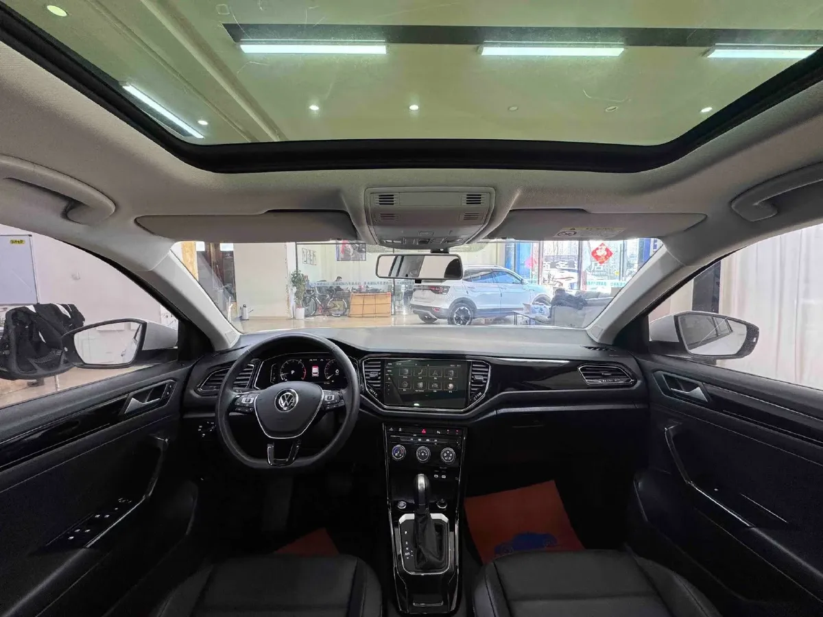 2022 Volkswagen T-Roc 1.4T 150HP L4 7DCT,autocango,china used car exporter,china ev exporter,chinese used car exporter,chinese used ev exporter