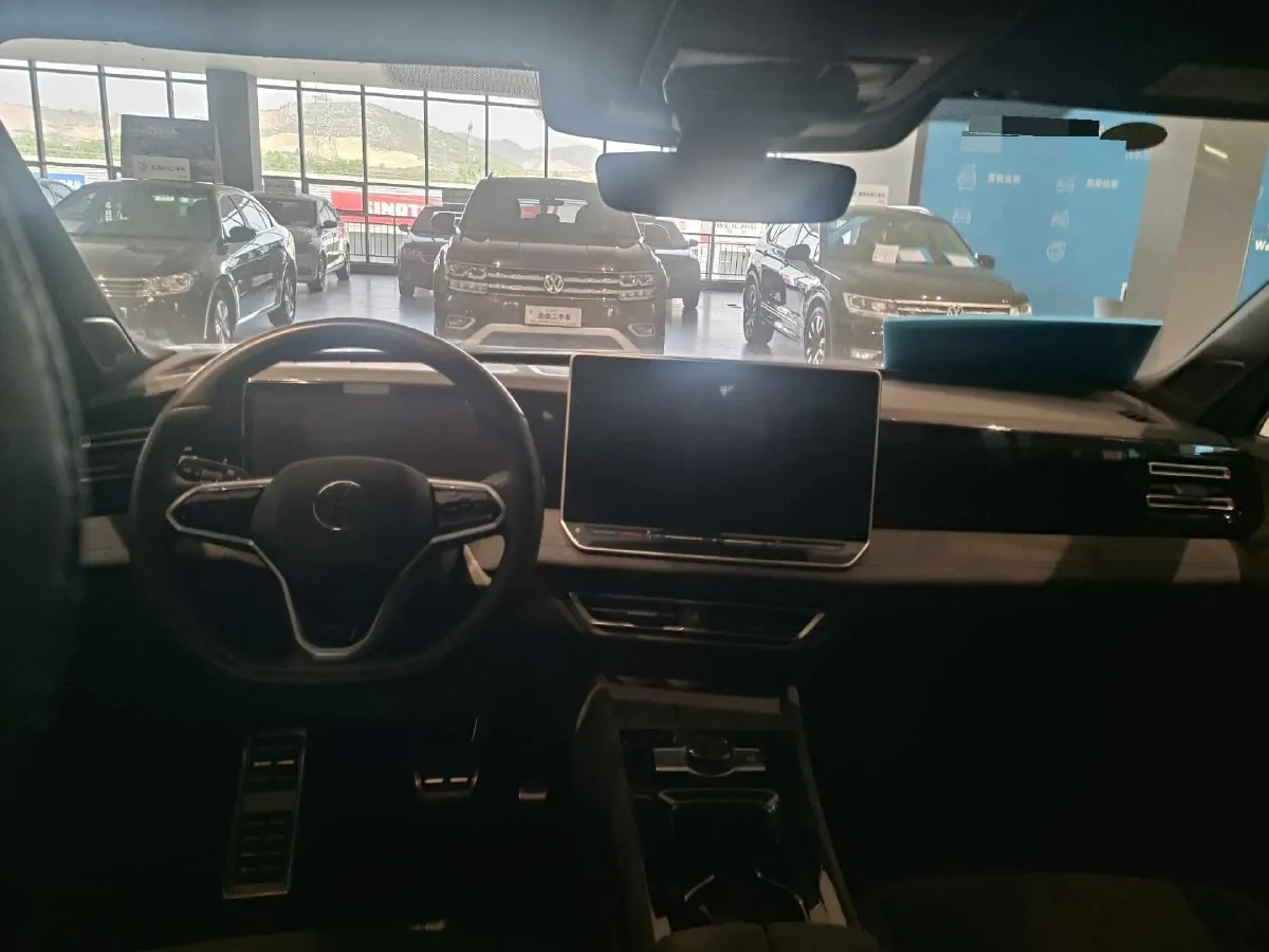 2025 Volkswagen Tiguan L 2.0T 220HP L4 7DCT,autocango,china used car exporter,china ev exporter,chinese used car exporter,chinese used ev exporter