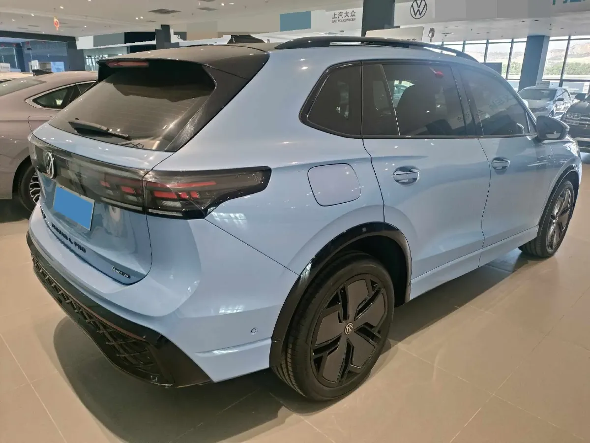2025 Volkswagen Tiguan L 2.0T 220HP L4 7DCT,autocango,china used car exporter,china ev exporter,chinese used car exporter,chinese used ev exporter