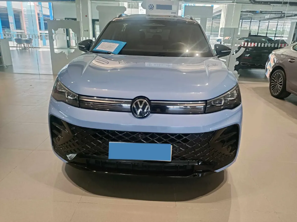 2025 Volkswagen Tiguan L 2.0T 220HP L4 7DCT,autocango,china used car exporter,china ev exporter,chinese used car exporter,chinese used ev exporter