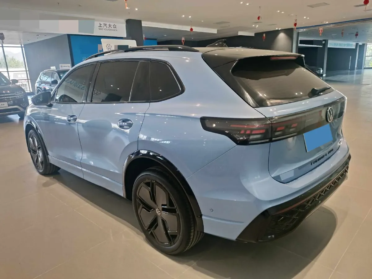 2025 Volkswagen Tiguan L 2.0T 220HP L4 7DCT,autocango,china used car exporter,china ev exporter,chinese used car exporter,chinese used ev exporter