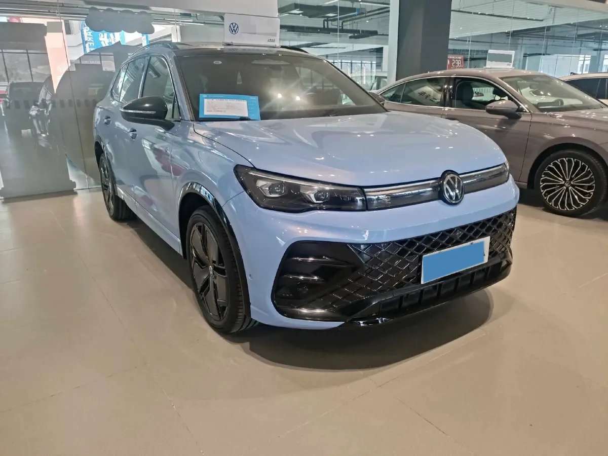 2025 Volkswagen Tiguan L 2.0T 220HP L4 7DCT,autocango,china used car exporter,china ev exporter,chinese used car exporter,chinese used ev exporter