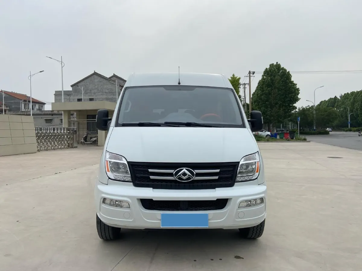2021 MAXUS XinTu V80 2.0T 127HP L4 6MT,autocango,china used car exporter,china ev exporter,chinese used car exporter,chinese used ev exporter