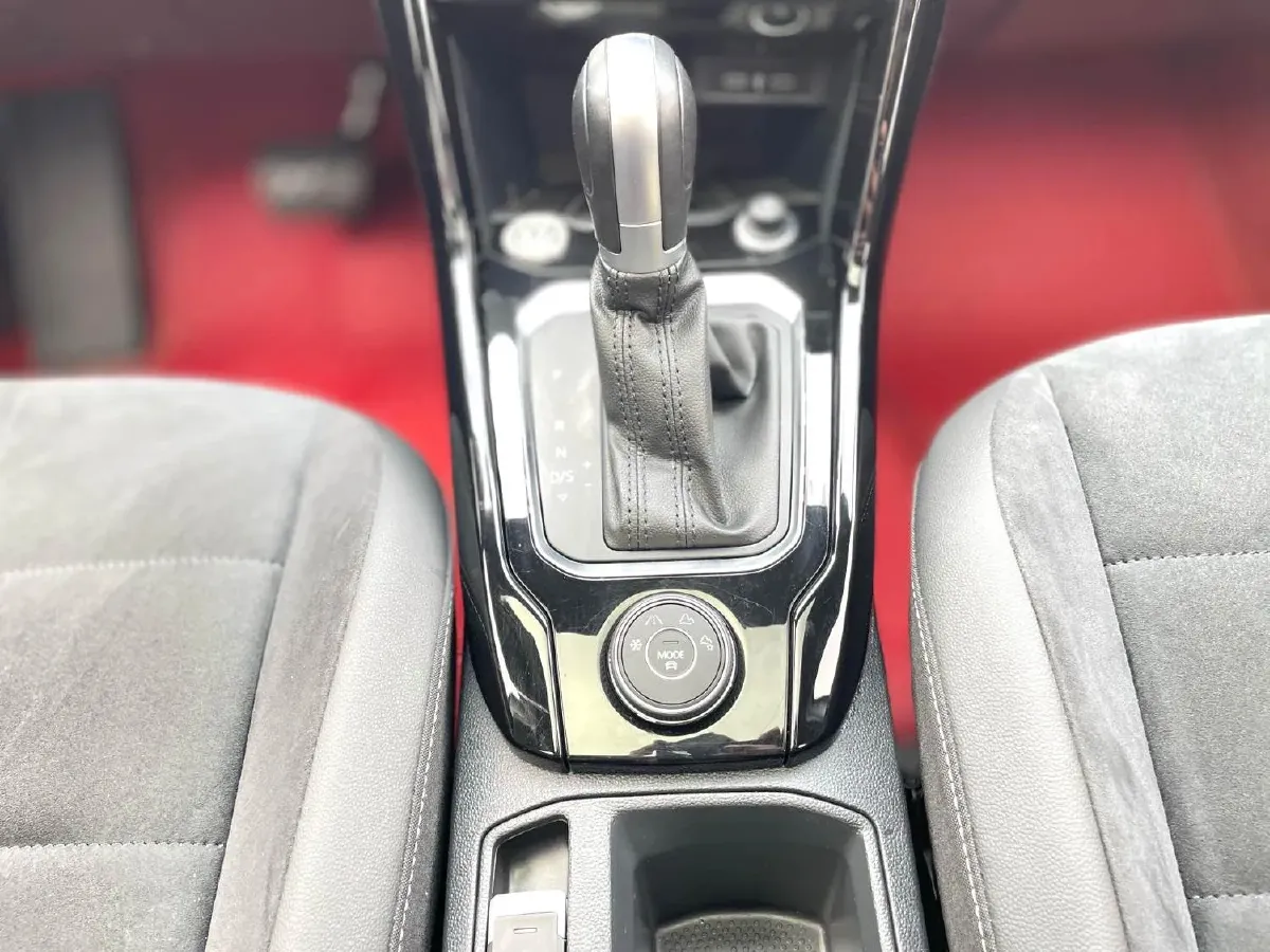 2021 Volkswagen T-Roc 1.4T 150HP L4 7DCT,autocango,china used car exporter,china ev exporter,chinese used car exporter,chinese used ev exporter