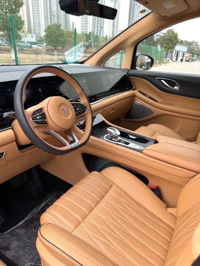 2024 Voyah Dream 1.5T 150HP L4 PHEV 43KWH,autocango,china used car exporter,china ev exporter,chinese used car exporter,chinese used ev exporter