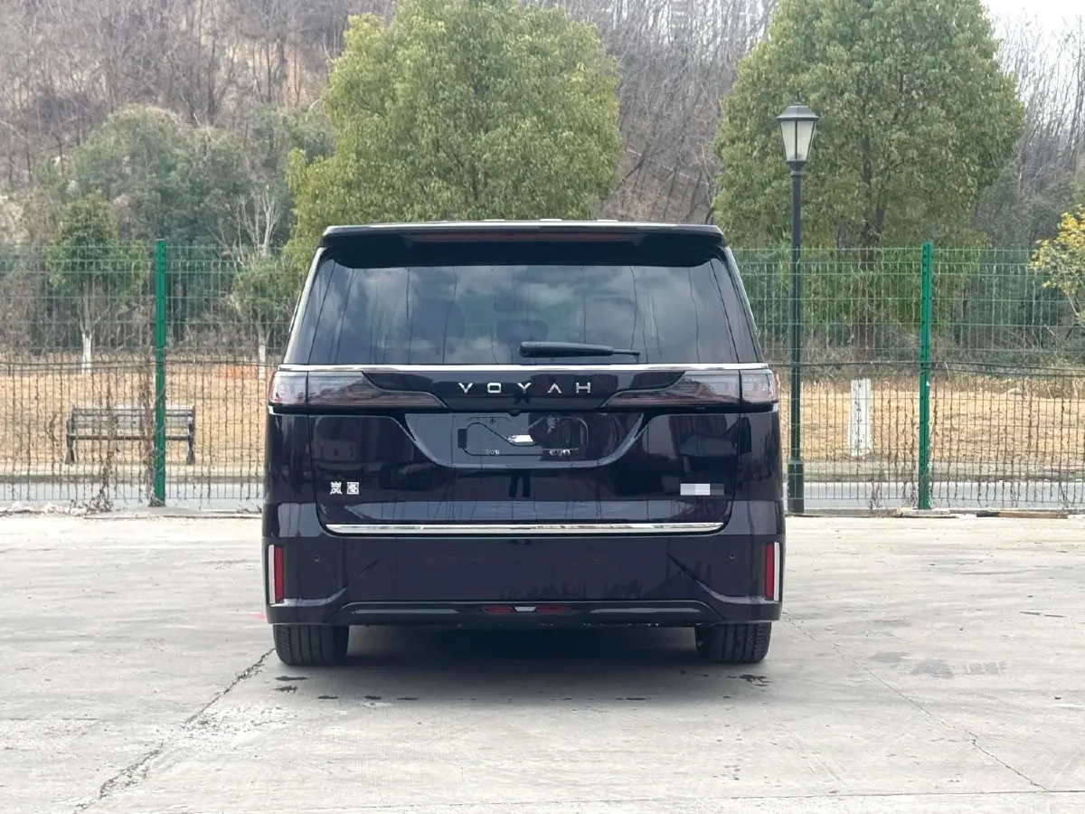2024 Voyah Dream 1.5T 150HP L4 PHEV 43KWH,autocango,china used car exporter,china ev exporter,chinese used car exporter,chinese used ev exporter