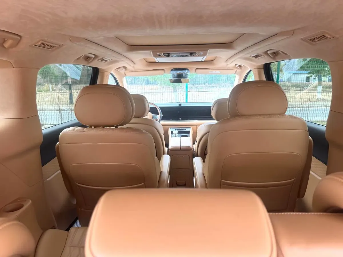 2024 Voyah Dream 1.5T 150HP L4 PHEV 43KWH,autocango,china used car exporter,china ev exporter,chinese used car exporter,chinese used ev exporter