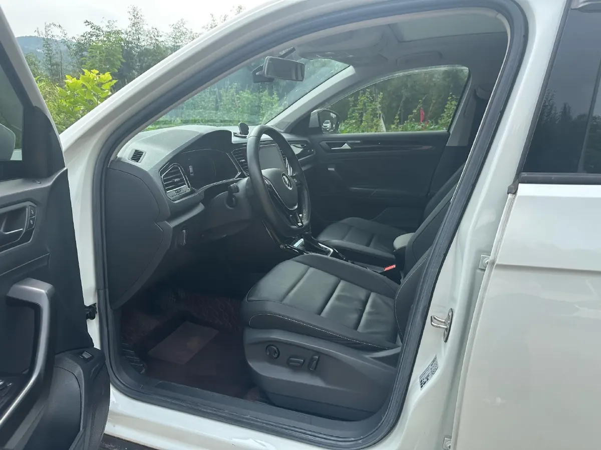 2022 Volkswagen T-Roc 1.4T 150HP L4 7DCT,autocango,china used car exporter,china ev exporter,chinese used car exporter,chinese used ev exporter