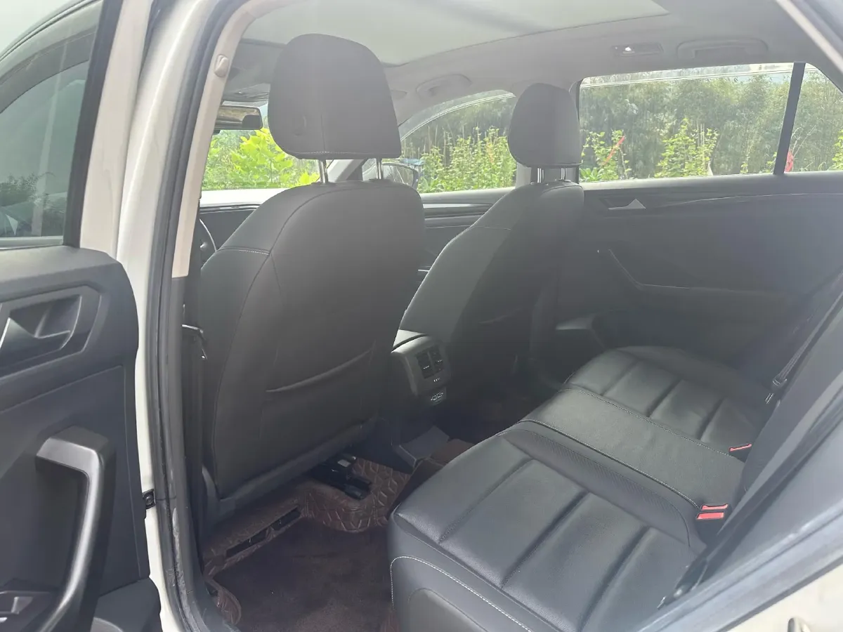 2022 Volkswagen T-Roc 1.4T 150HP L4 7DCT,autocango,china used car exporter,china ev exporter,chinese used car exporter,chinese used ev exporter
