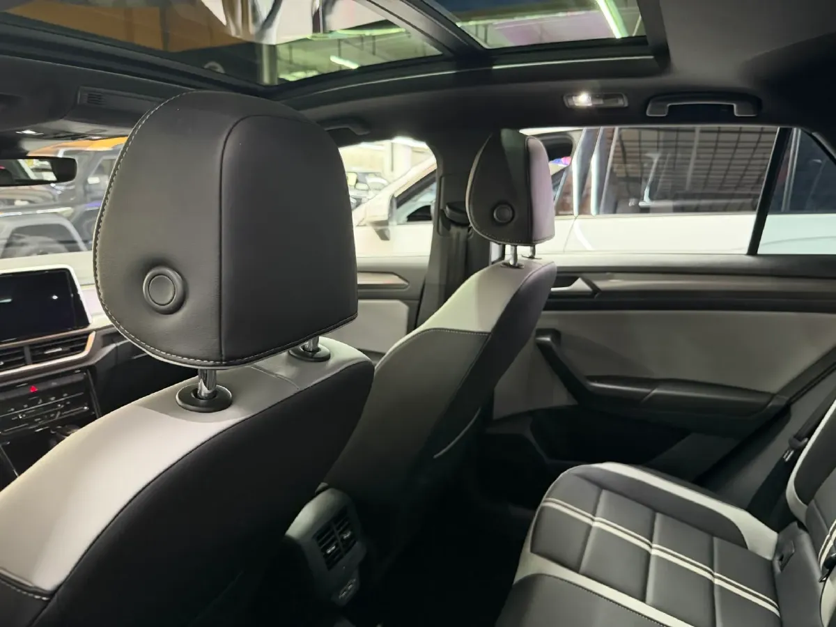 2023 Volkswagen T-Roc 1.5T 160HP L4 7DCT,autocango,china used car exporter,china ev exporter,chinese used car exporter,chinese used ev exporter