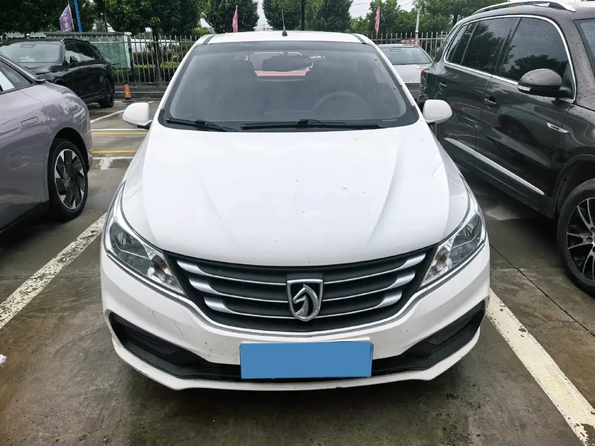 2020 BaoJun 310 1.2L 80HP L4 5MT,autocango,china used car exporter,china ev exporter,chinese used car exporter,chinese used ev exporter