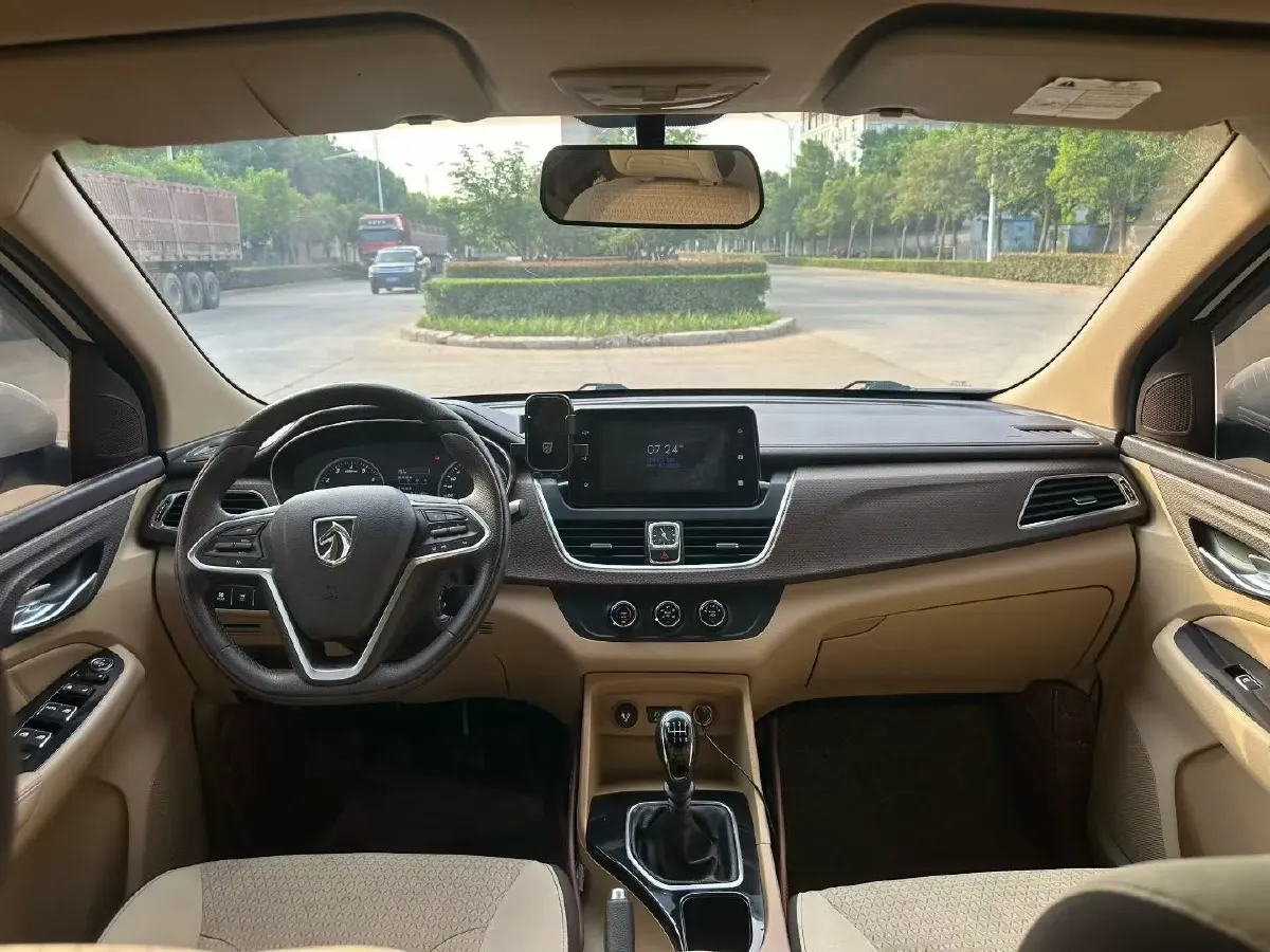 2017 BaoJun 730 1.5T 150HP L4 6MT,autocango,china used car exporter,china ev exporter,chinese used car exporter,chinese used ev exporter