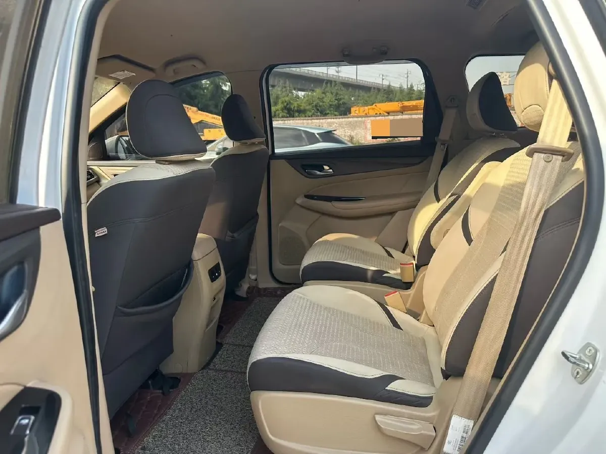 2017 BaoJun 730 1.5T 150HP L4 6MT,autocango,china used car exporter,china ev exporter,chinese used car exporter,chinese used ev exporter