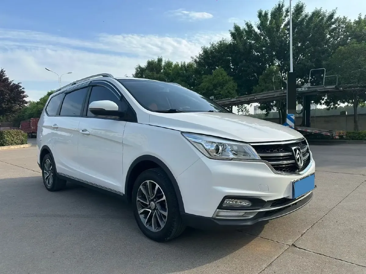 2017 BaoJun 730 1.5T 150HP L4 6MT,autocango,china used car exporter,china ev exporter,chinese used car exporter,chinese used ev exporter