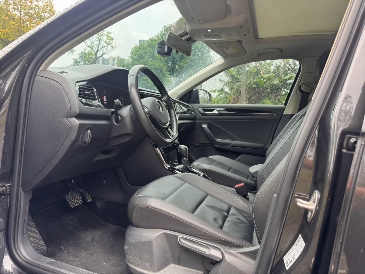 2020 Volkswagen T-Roc 1.4T 150HP L4 7DCT,autocango,china used car exporter,china ev exporter,chinese used car exporter,chinese used ev exporter
