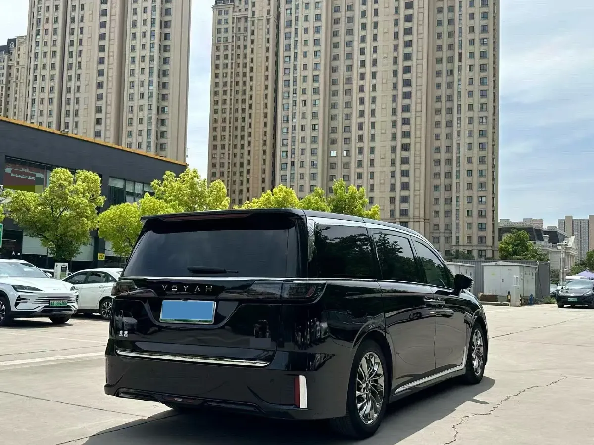2022 Voyah Dream 1.5T 136HP L4 PHEV 25.57KWH,autocango,china used car exporter,china ev exporter,chinese used car exporter,chinese used ev exporter