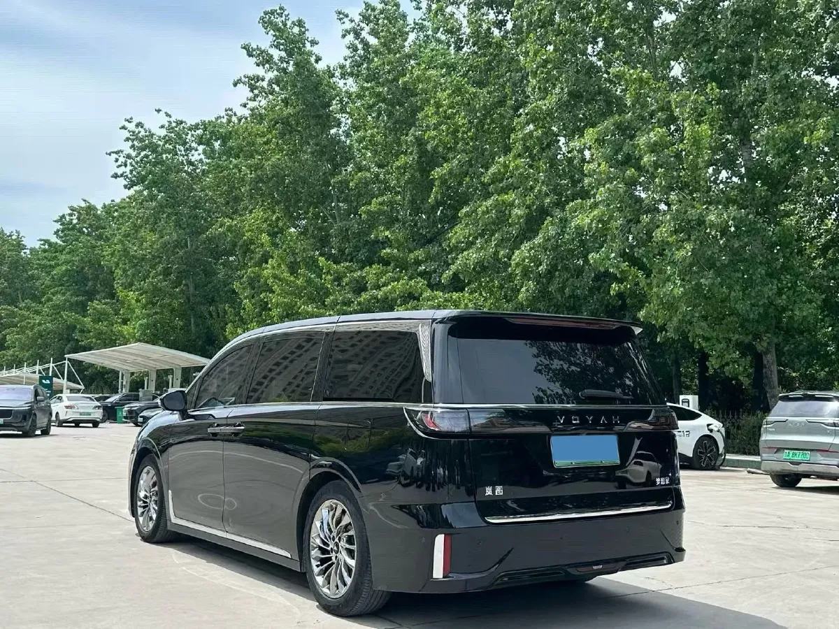 2022 Voyah Dream 1.5T 136HP L4 PHEV 25.57KWH,autocango,china used car exporter,china ev exporter,chinese used car exporter,chinese used ev exporter